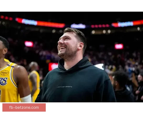 雷迪克称东契奇掌控球队进攻节奏 战术运转以他为核心 雷迪克称东契奇掌控球队进攻节奏 战术运转以他为核心